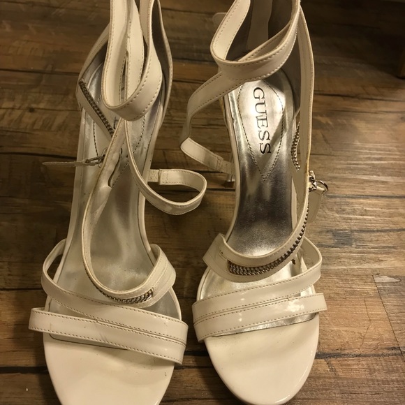 “Guess” white Strappy sandles size 81/2 zippers - Picture 6 of 7